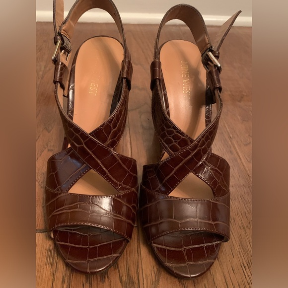 Nine West Brown Embossed Croc. Sandals Stack heels Peep Toes. 8M - Picture 2 of 7
